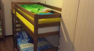 Хостел Hostel Solnechniy Симферополь Спальное место на двухъярусной кровати в общем номере для мужчин и женщин с 10 кроватями-2