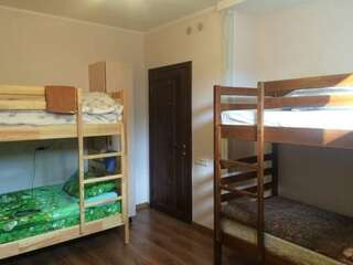 Хостел Hostel Solnechniy Симферополь Двухъярусная кровать в общем номере для мужчин и женщин с 4 кроватями-8