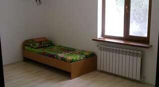 Хостел Hostel Solnechniy Симферополь Односпальная кровать в общем номере для мужчин и женщин-3
