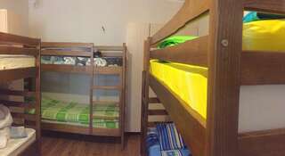 Хостел Hostel Solnechniy Симферополь Спальное место на двухъярусной кровати в восьместном общем номере для мужчин и женщин-5