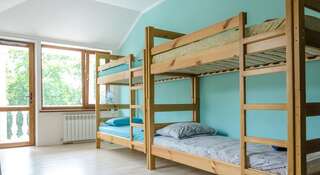 Хостел Hostel Solnechniy Симферополь Двухъярусная кровать в общем номере для мужчин и женщин с 6 кроватями-5