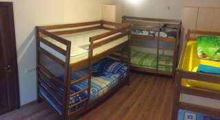 Хостел Hostel Solnechniy Симферополь Спальное место на двухъярусной кровати в восьместном общем номере для мужчин и женщин-11