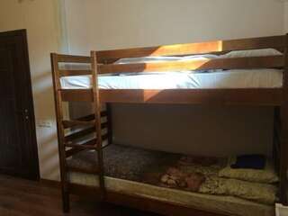 Хостел Hostel Solnechniy Симферополь Двухъярусная кровать в общем номере для мужчин и женщин с 4 кроватями-7