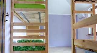 Хостел Hostel Solnechniy Симферополь Кровать в общем четырехместном номере для женщин-7