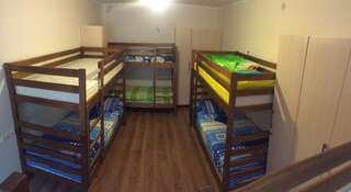 Хостел Hostel Solnechniy Симферополь Спальное место на двухъярусной кровати в восьместном общем номере для мужчин и женщин-2