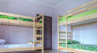 Хостел Hostel Solnechniy Симферополь Кровать в общем четырехместном номере для женщин-2
