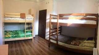 Хостел Hostel Solnechniy Симферополь Двухъярусная кровать в общем номере для мужчин и женщин с 4 кроватями-3