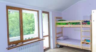 Хостел Hostel Solnechniy Симферополь Кровать в общем четырехместном номере для женщин-10