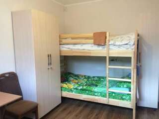 Хостел Hostel Solnechniy Симферополь Двухъярусная кровать в общем номере для мужчин и женщин с 4 кроватями-9