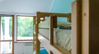 Хостел Hostel Solnechniy Симферополь Двухъярусная кровать в общем номере для мужчин и женщин с 6 кроватями-1