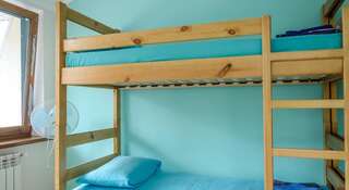 Хостел Hostel Solnechniy Симферополь Двухъярусная кровать в общем номере для мужчин и женщин с 6 кроватями-7