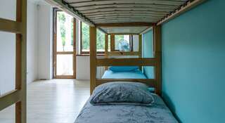 Хостел Hostel Solnechniy Симферополь Двухъярусная кровать в общем номере для мужчин и женщин с 6 кроватями-6